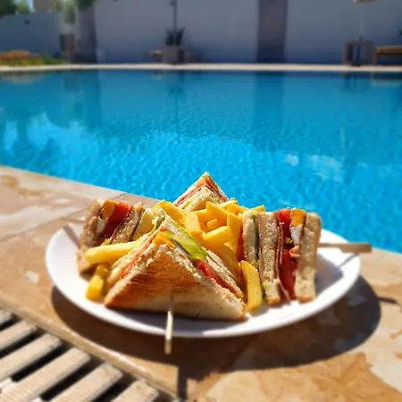 Casa Blue Sarantis בית הארחה פליראקי
